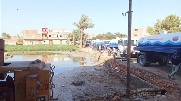 النيابة تتابع منازل المتضررين من تسرب مياه الصرف في الغابة الشجرية بسوهاج النيابة تتابع منازل المتضررين من تسرب مياه الصرف في الغابة الشجرية بسوهاج