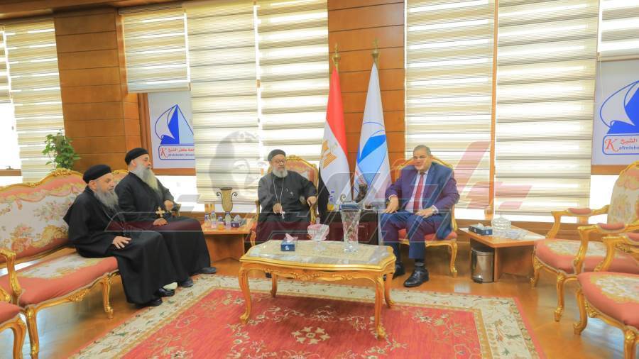 رئيس جامعة كفر الشيخ يرحب بوفد من الكنيسة الأرثوذكسية بمناسبة عيد الأضحى المبارك رئيس جامعة كفر الشيخ يرحب بوفد من الكنيسة الأرثوذكسية بمناسبة عيد الأضحى المبارك