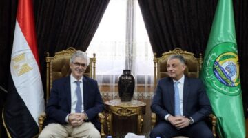 محافظ الإسماعيلية يستقبل وفدًا من الاتحاد الأوروبي لمناقشة فرص الاستثمار