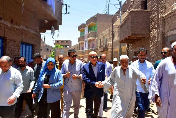 محافظ الأقصر يأمر باتخاذ إجراءات سريعة لمعالجة مشكلة المياه السطحية في قرية النمسا بإسنا محافظ الأقصر يأمر باتخاذ إجراءات سريعة لمعالجة مشكلة المياه السطحية في قرية النمسا بإسنا