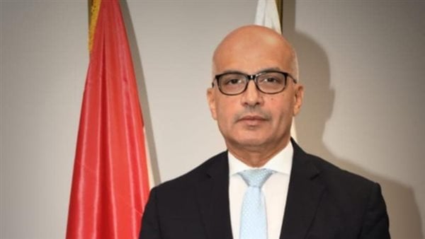 رئيس جامعة عين شمس يطالب بسرعة إعلان النتائج وإقرار برامج جديدة في مجالي العلوم والتجارة. رئيس جامعة عين شمس يطالب بسرعة إعلان النتائج وإقرار برامج جديدة في مجالي العلوم والتجارة.