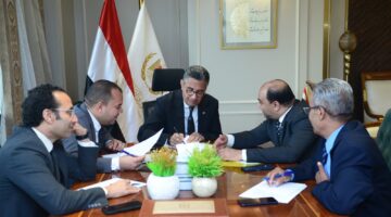 وزير التموين يجتمع بعدد من أعضاء مجلسي النواب والشيوخ