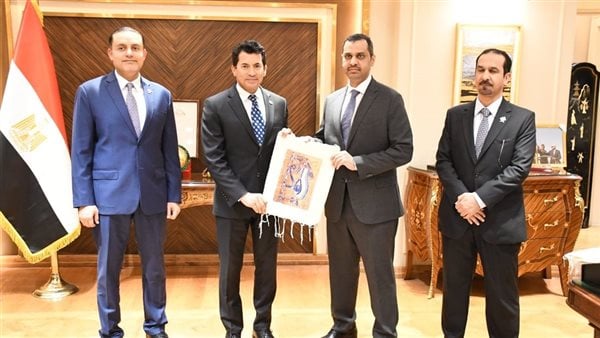 وزير الرياضة والسفير القطري في القاهرة يناقشان سبل تعزيز برامج التبادل الشبابي بين الدولتين وزير الرياضة والسفير القطري في القاهرة يناقشان سبل تعزيز برامج التبادل الشبابي بين الدولتين