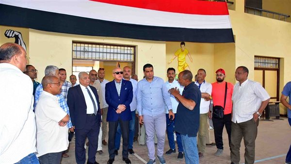 محافظ الأقصر يؤكد على ضرورة صيانة صالة الألعاب المغلقة في إسنا (صور) محافظ الأقصر يؤكد على ضرورة صيانة صالة الألعاب المغلقة في إسنا (صور)