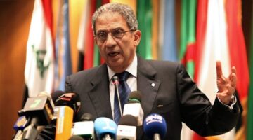 عمرو موسى: يطالب بعقد اجتماع طارئ لمجلس الأمن القومي بسبب تزايد النزاع بين إسرائيل وإيران