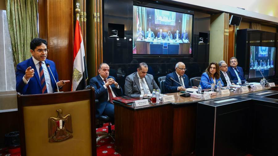 وزيرة التنمية المحلية تحضر اجتماع لجنة الإسكان في مجلس النواب لمناقشة مشروع قانون الإيجارات القديمة وزيرة التنمية المحلية تحضر اجتماع لجنة الإسكان في مجلس النواب لمناقشة مشروع قانون الإيجارات القديمة