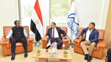 محافظ أسيوط وسفير الهند يتفقدان المنطقة التكنولوجية وواحة السيليكون ومركز خدمة العملاء