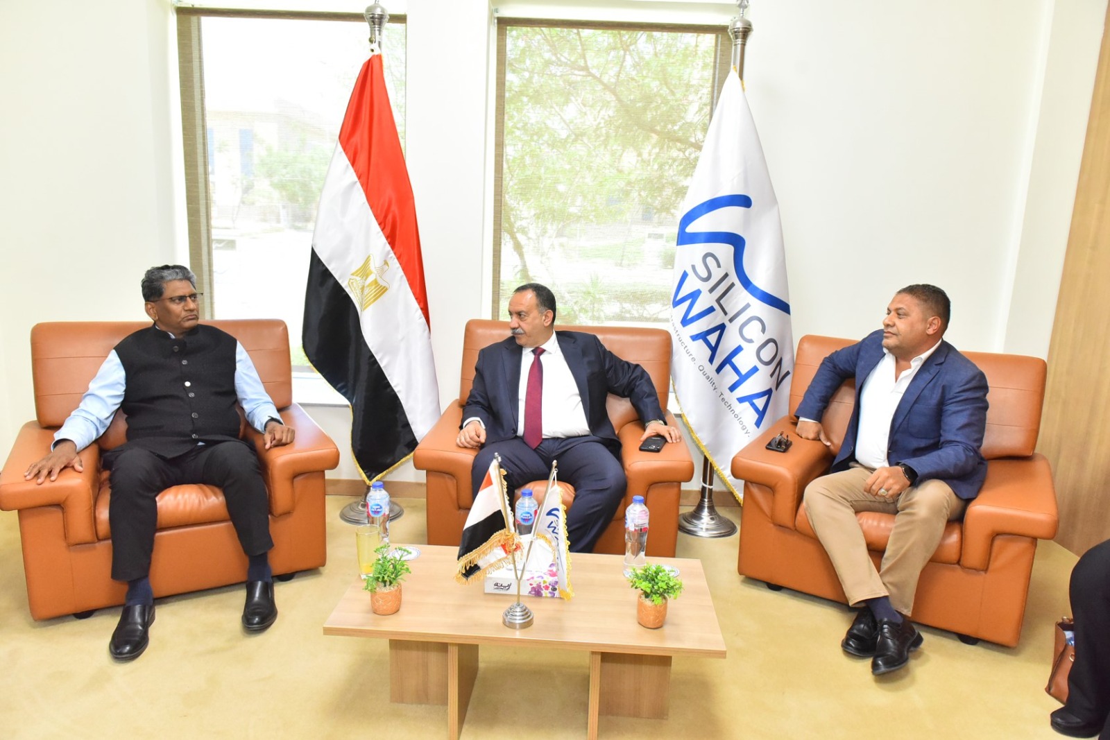 محافظ أسيوط وسفير الهند يتفقدان المنطقة التكنولوجية وواحة السيليكون ومركز خدمة العملاء محافظ أسيوط وسفير الهند يتفقدان المنطقة التكنولوجية وواحة السيليكون ومركز خدمة العملاء
