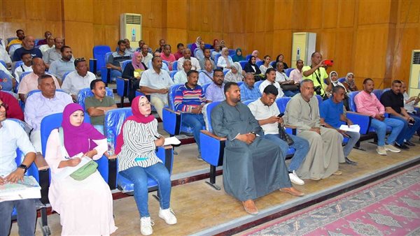 محافظ الأقصر يشارك في اجتماع جماهيري بإسنا للاستماع إلى شكاوى المواطنين (صور) محافظ الأقصر يشارك في اجتماع جماهيري بإسنا للاستماع إلى شكاوى المواطنين (صور)