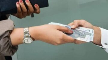 هل يحق للزوجة الحصول على مصروف يومي إذا كانت تمتلك استقلالًا ماليًا عن زوجها؟