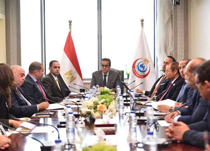 وزير الصحة يراقب سير العمل في نظام التأمين الصحي الشامل