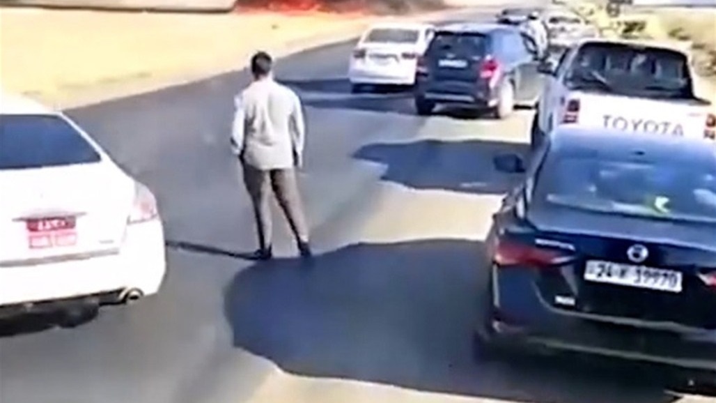 اللحظات الأولى لاشتعال النيران في صهريج بعد انقلابها على طريق دهوك – دوميز اللحظات الأولى لاشتعال النيران في صهريج بعد انقلابها على طريق دهوك – دوميز