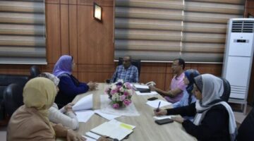 السكرتير العام يقود لجنة التقييم لاختيار المتقدّمين لاختبارات مركز سقارة في الدورات المرتبطة بالمسار الوظيفي.