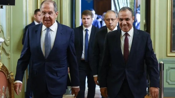مصر وروسيا تؤكدان: لا إمكانية لحل عسكري بين إيران وإسرائيل والحاجة الملحة للعودة إلى المفاوضات مصر وروسيا تؤكدان: لا إمكانية لحل عسكري بين إيران وإسرائيل والحاجة الملحة للعودة إلى المفاوضات