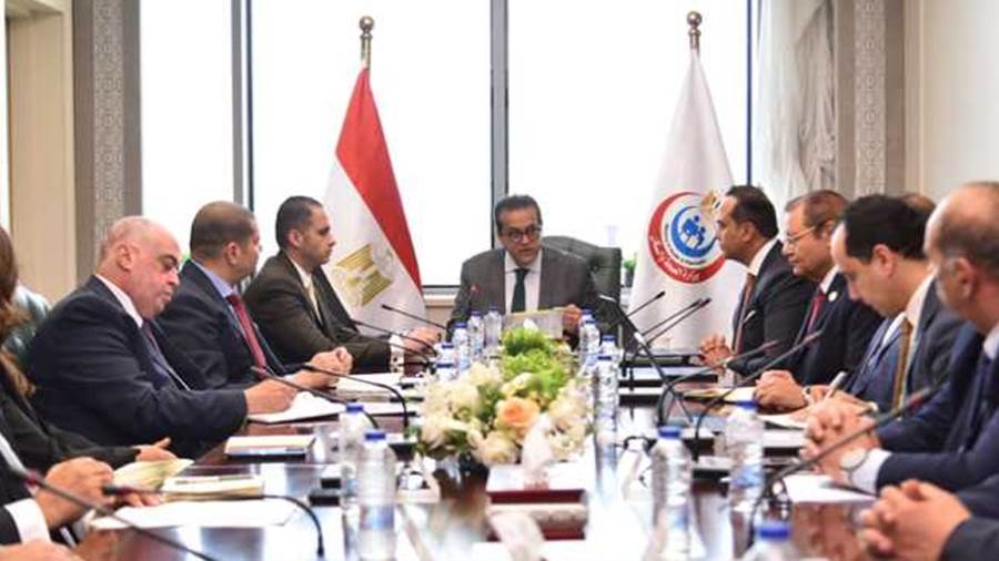 وزير الصحة يراقب تقدم تنفيذ نظام التأمين الصحي الشامل. وزير الصحة يراقب تقدم تنفيذ نظام التأمين الصحي الشامل.