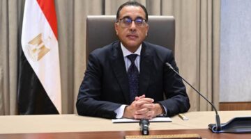 رئيس الوزراء يطلب من “البنك المركزي” فرض قيود صارمة على بيع الوحدات العقارية بالخارج بالدولار