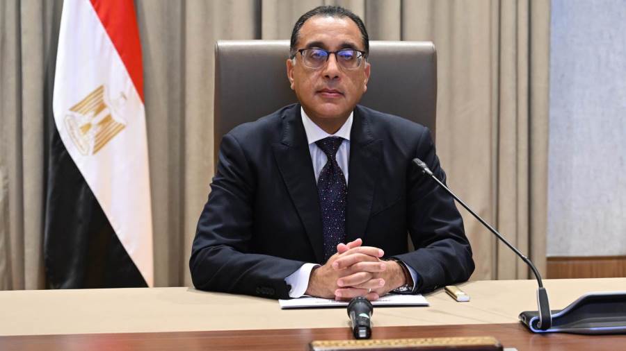 رئيس الوزراء يطلب من “البنك المركزي” فرض قيود صارمة على بيع الوحدات العقارية بالخارج بالدولار رئيس الوزراء يطلب من “البنك المركزي” فرض قيود صارمة على بيع الوحدات العقارية بالخارج بالدولار