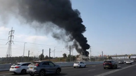 القوات المسلحة الإيرانية تطالب السكان في تل أبيب وحيفا بإخلاء المدينتين وتحذر من هجمات “عقابية” تنوي طهران تنفيذها. القوات المسلحة الإيرانية تطالب السكان في تل أبيب وحيفا بإخلاء المدينتين وتحذر من هجمات “عقابية” تنوي طهران تنفيذها.