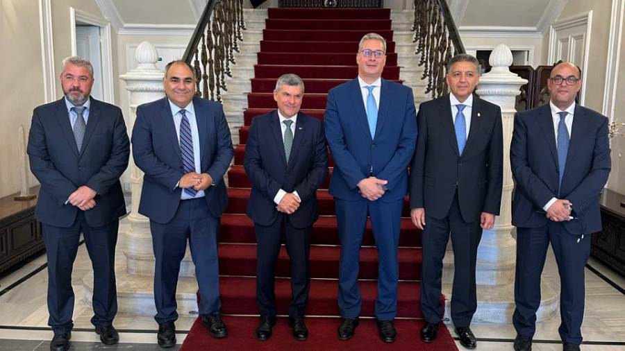 وزير البترول يلتقي بعدد من المسؤولين الكبار في اجتماعات ثنائية. وزير البترول يلتقي بعدد من المسؤولين الكبار في اجتماعات ثنائية.