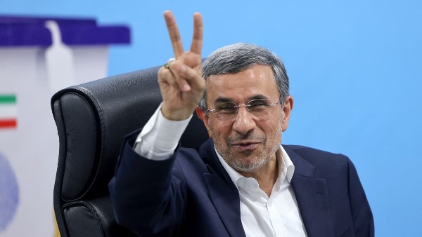 وسائل الإعلام الإيرانية تؤكد عدم صحة خبر مقتل الرئيس الإيراني السابق أحمدي نجاد وسائل الإعلام الإيرانية تؤكد عدم صحة خبر مقتل الرئيس الإيراني السابق أحمدي نجاد