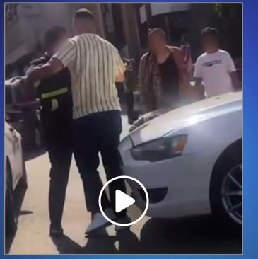إلقاء القبض على الشخص المتهم بالاعتداء على رجل شرطة مرور في الشارع بالجيزة إلقاء القبض على الشخص المتهم بالاعتداء على رجل شرطة مرور في الشارع بالجيزة