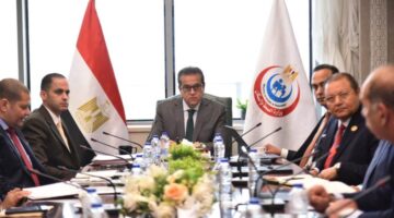 وزير الصحة يجتمع لمتابعة تقدم تنفيذ نظام التأمين الصحي الشامل
