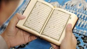 أمين الفتوى: جائز للقارئ الحصول على أجر في العزاء، ولكن الإسراف والتفاخر غير مستحسنين.