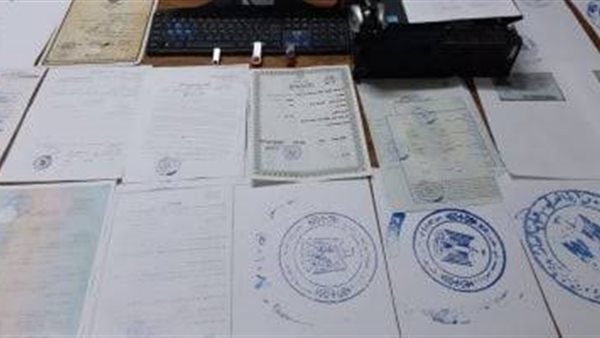 إلقاء القبض على مدير مؤسسة تعليمية مزيفة في مدينة نصر بتهمة الاحتيال على المواطنين. إلقاء القبض على مدير مؤسسة تعليمية مزيفة في مدينة نصر بتهمة الاحتيال على المواطنين.