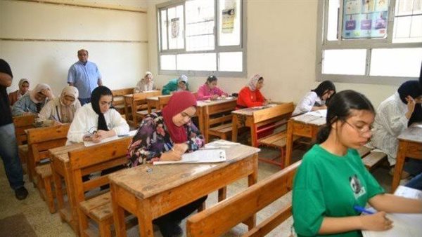 محافظ سوهاج: نعمل على توفير بيئة آمنة لطلاب الثانوية العامة لأداء امتحاناتهم في أجواء مريحة. محافظ سوهاج: نعمل على توفير بيئة آمنة لطلاب الثانوية العامة لأداء امتحاناتهم في أجواء مريحة.