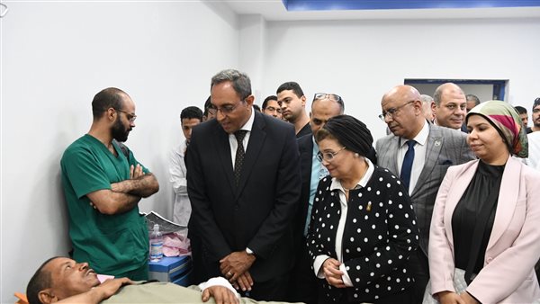 محافظ قنا يتفقد المصابين في حادث لمراقبي امتحانات الثانوية العامة محافظ قنا يتفقد المصابين في حادث لمراقبي امتحانات الثانوية العامة