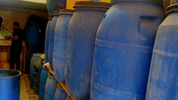 إحباط محاولة بيع ٧ أطنان من المخللات بدون تصريح في مطعم فول وفلافل بدمياط إحباط محاولة بيع ٧ أطنان من المخللات بدون تصريح في مطعم فول وفلافل بدمياط