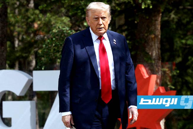 ترامب يطالب بـ”استسلام تام” في ظل تصاعد التوترات بين “إسرائيل” وإيران.