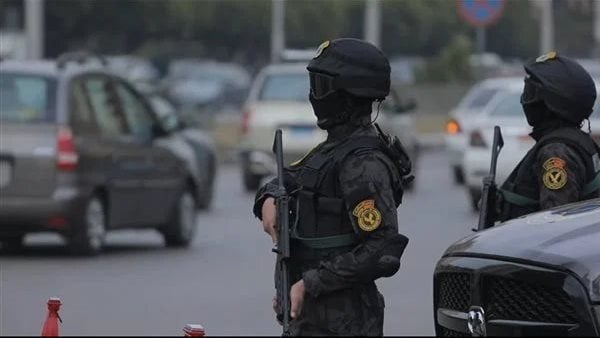 الأجهزة الأمنية توضح تفاصيل فيديو الاعتداء على أحد رجال المرور الأجهزة الأمنية توضح تفاصيل فيديو الاعتداء على أحد رجال المرور