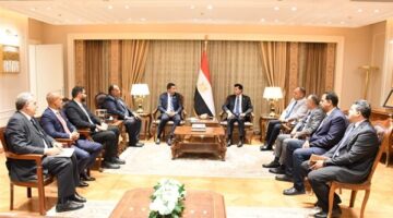 وزير الرياضة يبحث استعدادات استضافة البطولة العالمية للبادل