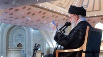 خامنئي في مواجهة التحديات: الضغوط الإسرائيلية تهدد أسس النظام الإيراني