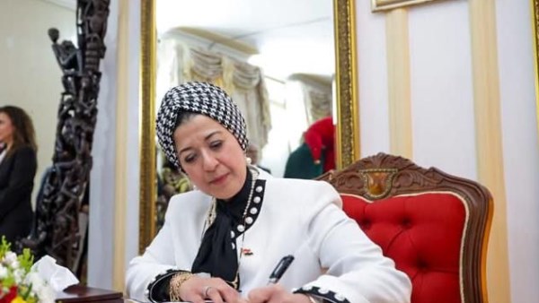 سفيرة مصر في لوساكا تلتقي وزير الزراعة والثروة الحيوانية الزامبي سفيرة مصر في لوساكا تلتقي وزير الزراعة والثروة الحيوانية الزامبي