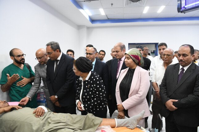 محافظ قنا يتفقد جرحى حادث امتحانات الثانوية بدشنا ويوجه بتوفير الدعم الطبي والاجتماعي لهم محافظ قنا يتفقد جرحى حادث امتحانات الثانوية بدشنا ويوجه بتوفير الدعم الطبي والاجتماعي لهم