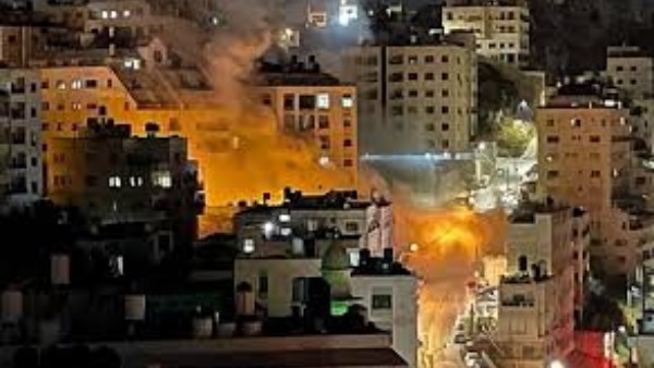 حريق في مبنى بوسط إسرائيل وإطلاق مجموعة جديدة من الصواريخ الإيرانية تجاه الدولة المحتلة حريق في مبنى بوسط إسرائيل وإطلاق مجموعة جديدة من الصواريخ الإيرانية تجاه الدولة المحتلة