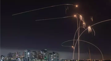 القاهرة الإخبارية: استهداف وسط إسرائيل بصواريخ إيرانية (فيديو)