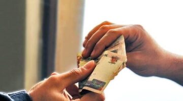 هل تتحمل الزوجة ذنباً إذا تصدقت من مال زوجها دون علمه؟