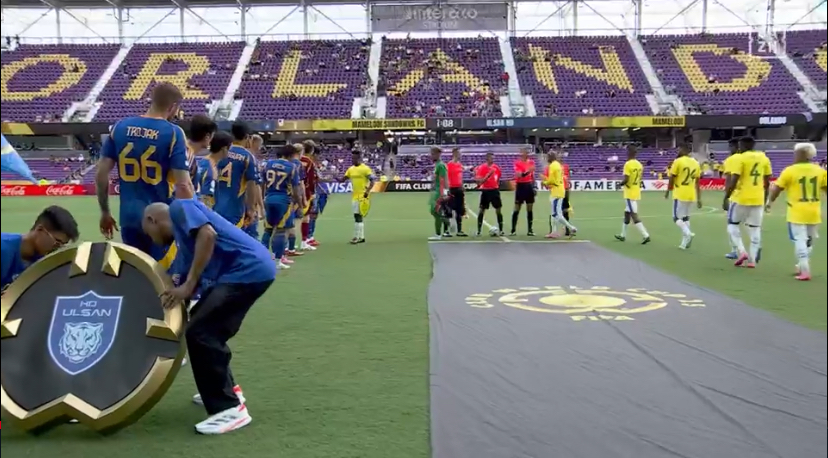 كأس العالم للأندية: بدء مباراة صن داونز وأولسان بعد تأخير تجاوز الساعة. كأس العالم للأندية: بدء مباراة صن داونز وأولسان بعد تأخير تجاوز الساعة.