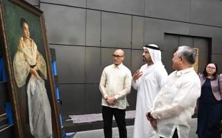 «اللوفر أبوظبي» يكرم «امرأة من بولاكان»