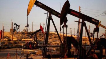 خبير في أسواق المال: القطاعات المرتبطة بالطاقة والغذاء تظل الأكثر استقرارًا خلال فترات الاضطراب