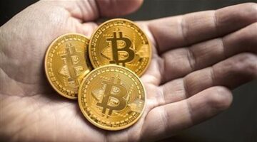 مستقبل البيتكوين: ارتفاع العملات المشفرة نتيجة التوترات السياسية وتوقعات بزيادة مستمرة.
