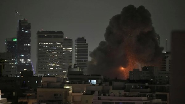 إيران: مواجهة أمنية مع جماعة يُعتقد أنها مرتبطة بالمخابرات الإسرائيلية جنوبي العاصمة طهران إيران: مواجهة أمنية مع جماعة يُعتقد أنها مرتبطة بالمخابرات الإسرائيلية جنوبي العاصمة طهران