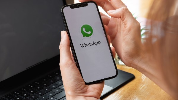 جاسوس في يدك.. كيف ساهم واتساب في إسقاط قادة إيران؟ جاسوس في يدك.. كيف ساهم واتساب في إسقاط قادة إيران؟