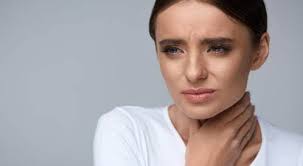 طرق سريعة وطبيعية للتخلص من احتقان الحلق في دقائق