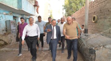 محافظ أسيوط يشرف على مشاريع التجديد الشامل للمنازل في منطقة المصلة بحي غرب