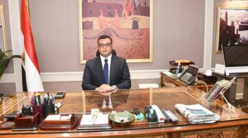 وزير الإسكان يراقب تقدم مشاريع البنية التحتية والإسكان في مدينة العاشر من رمضان