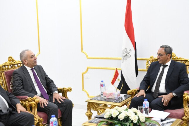 محافظ قنا يتناقش مع البنك الزراعي المصري حول تعزيز المشاريع الزراعية محافظ قنا يتناقش مع البنك الزراعي المصري حول تعزيز المشاريع الزراعية